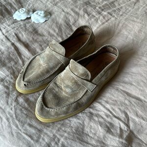 Loro Piana Summer Walk in Sandstone, 38